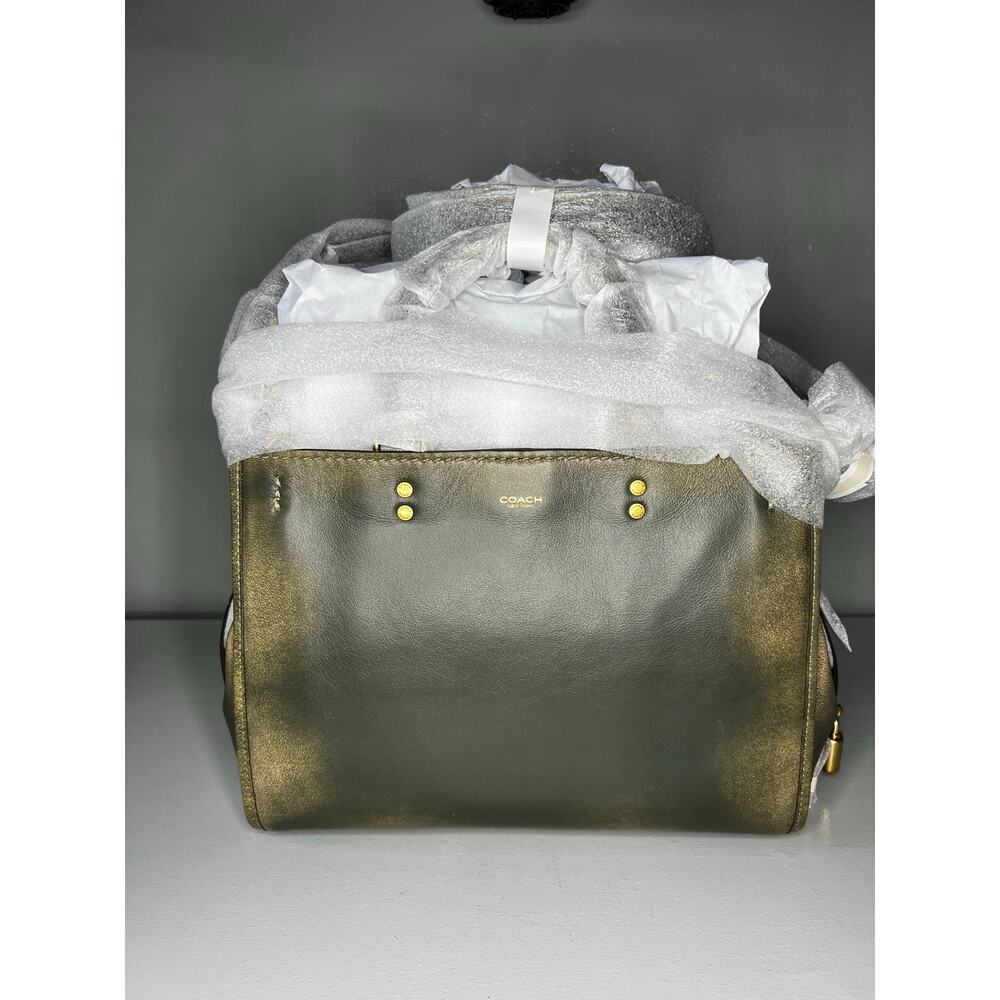 Coach Rogue Bag 31
In Loved Leather Brass /Green - Picture 2 of 15